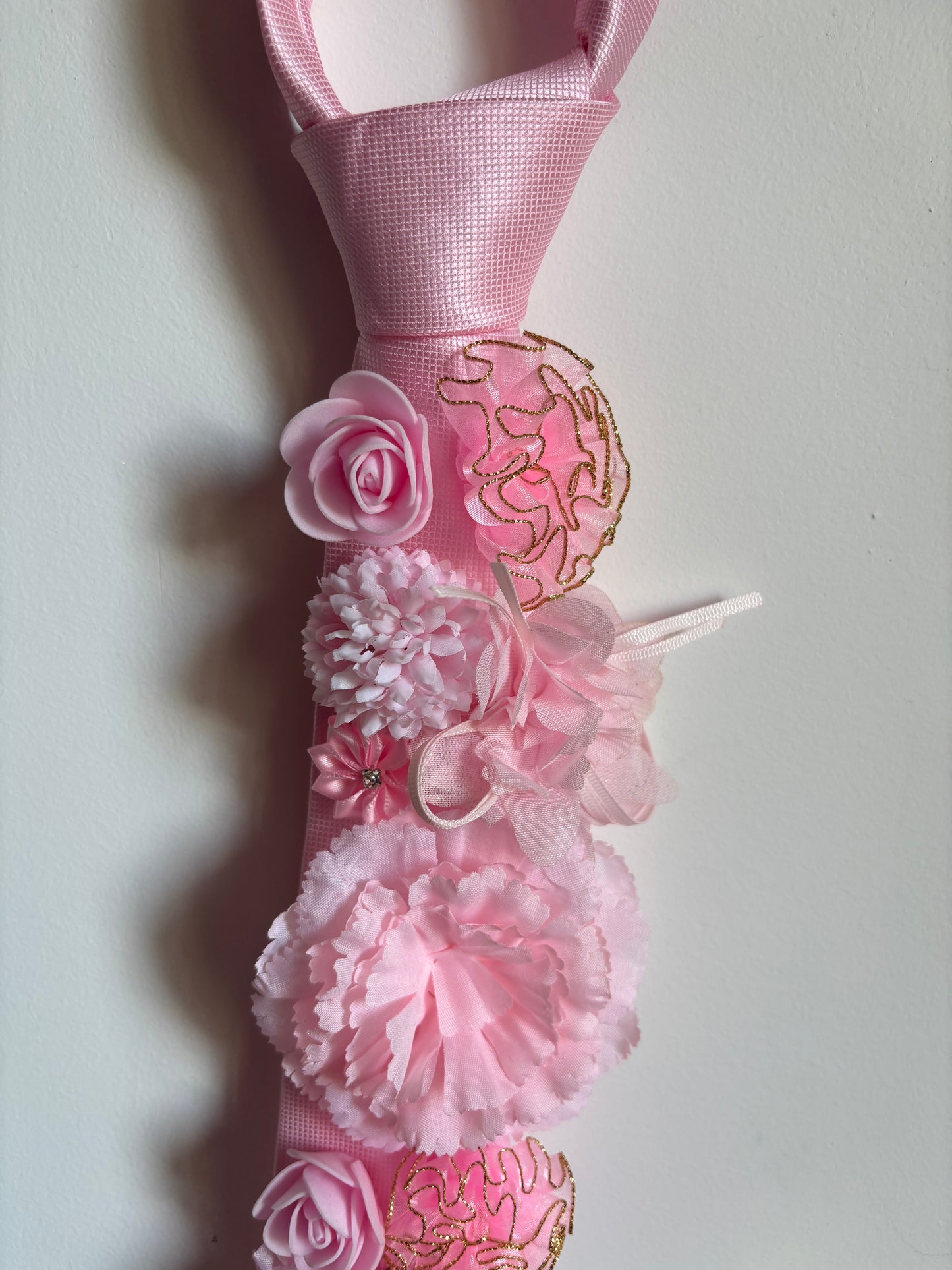 Cravate fleur rose