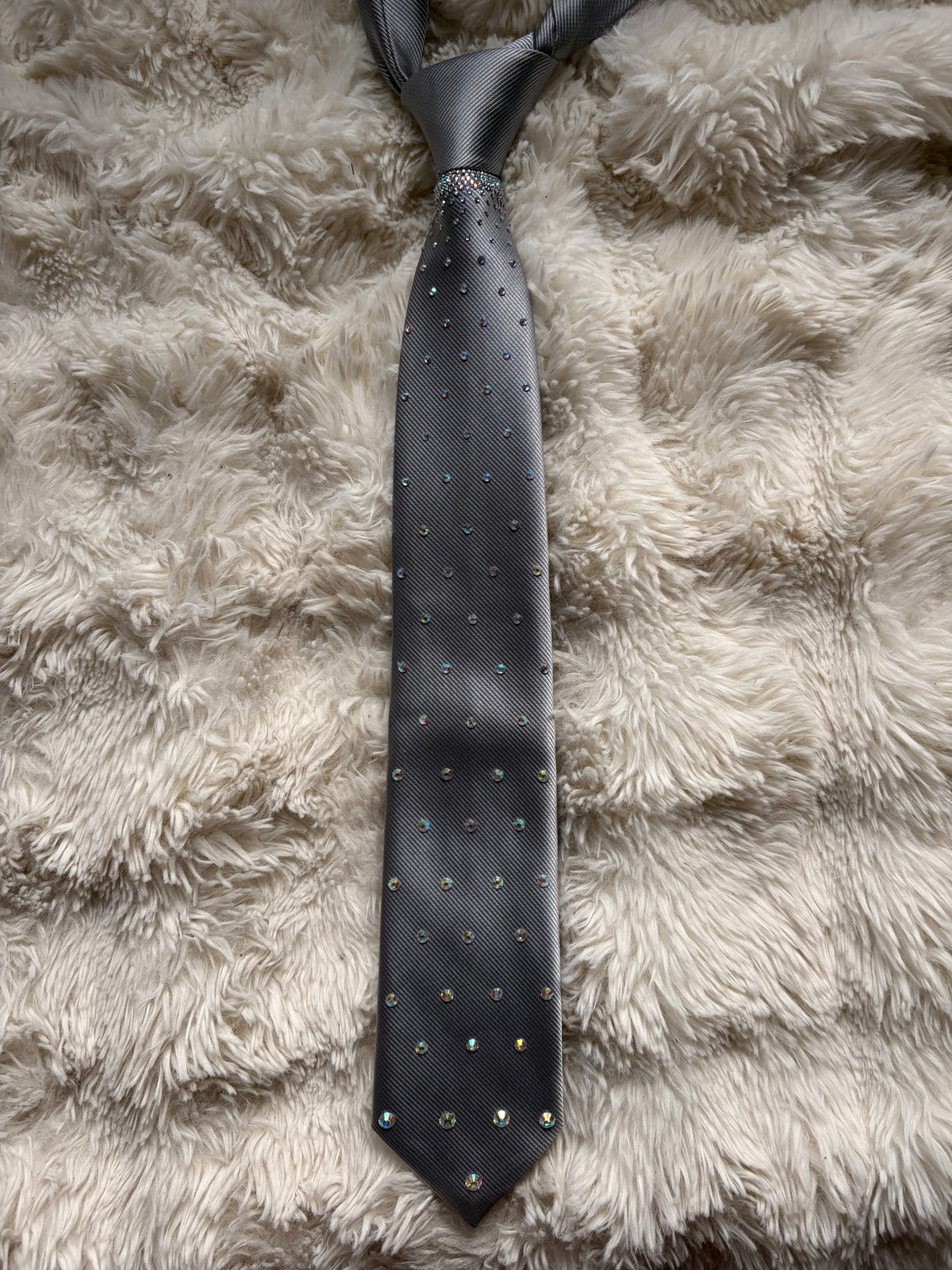 Cravate strass gris
