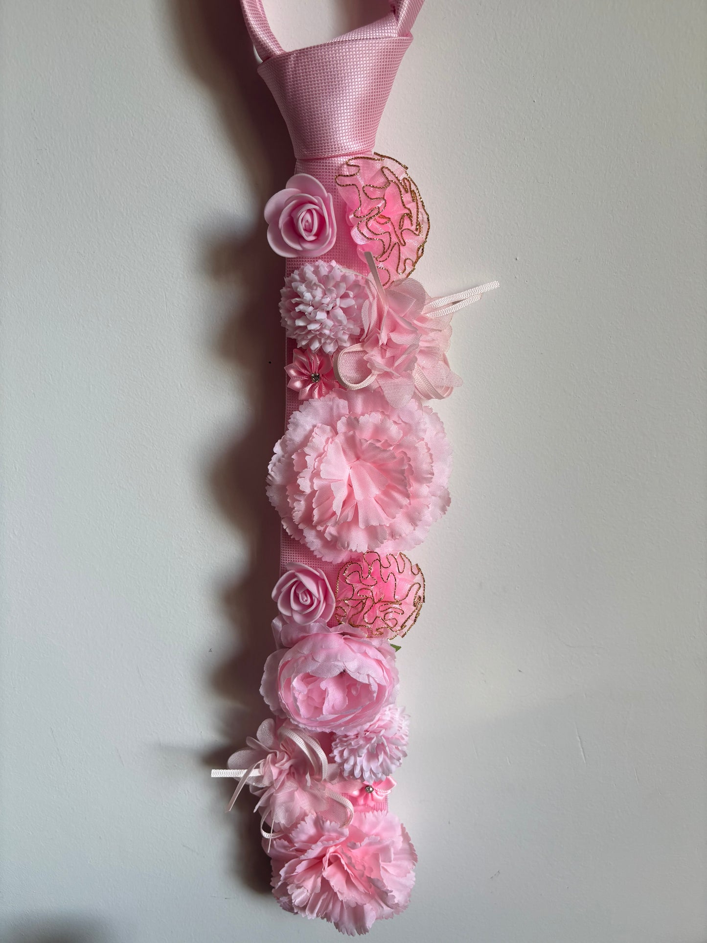 Cravate fleur rose