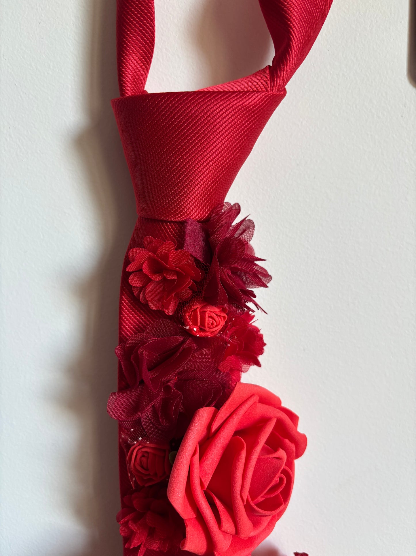 Cravate fleur rouge