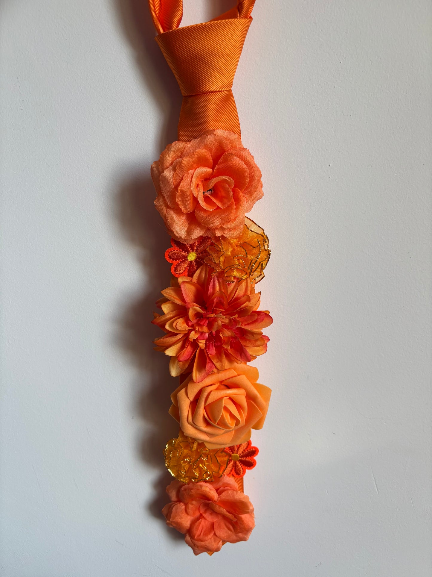 Cravate fleur orange