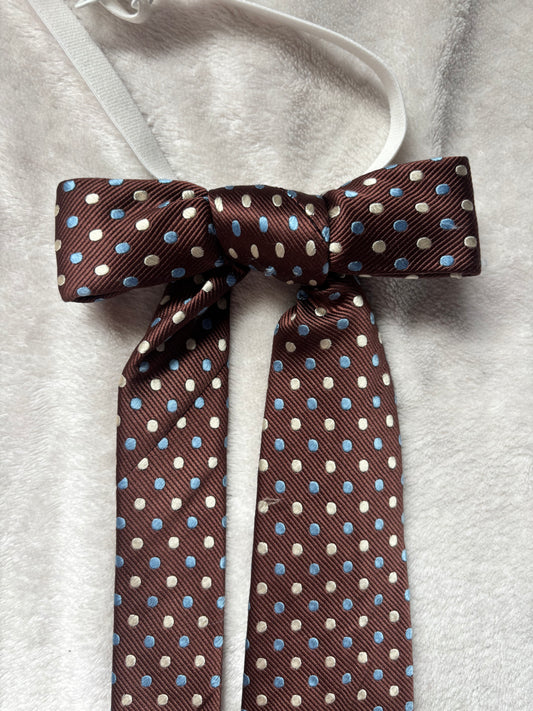 Nœud marron à pois
