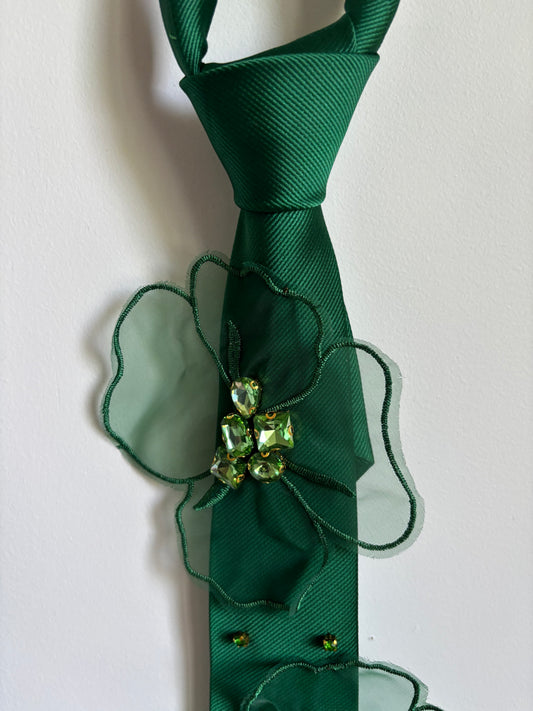 Cravate verte à fleurs organza brodées