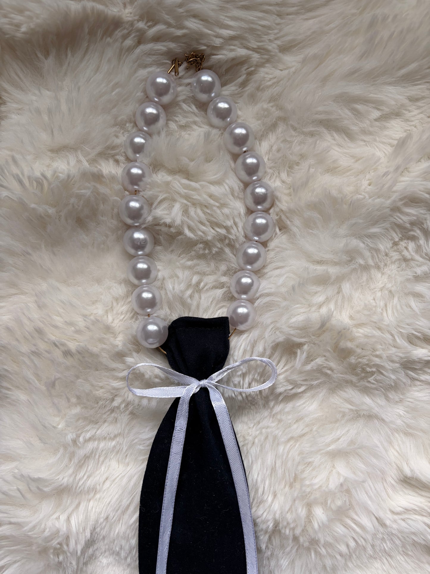 Cravate collier bleu marine