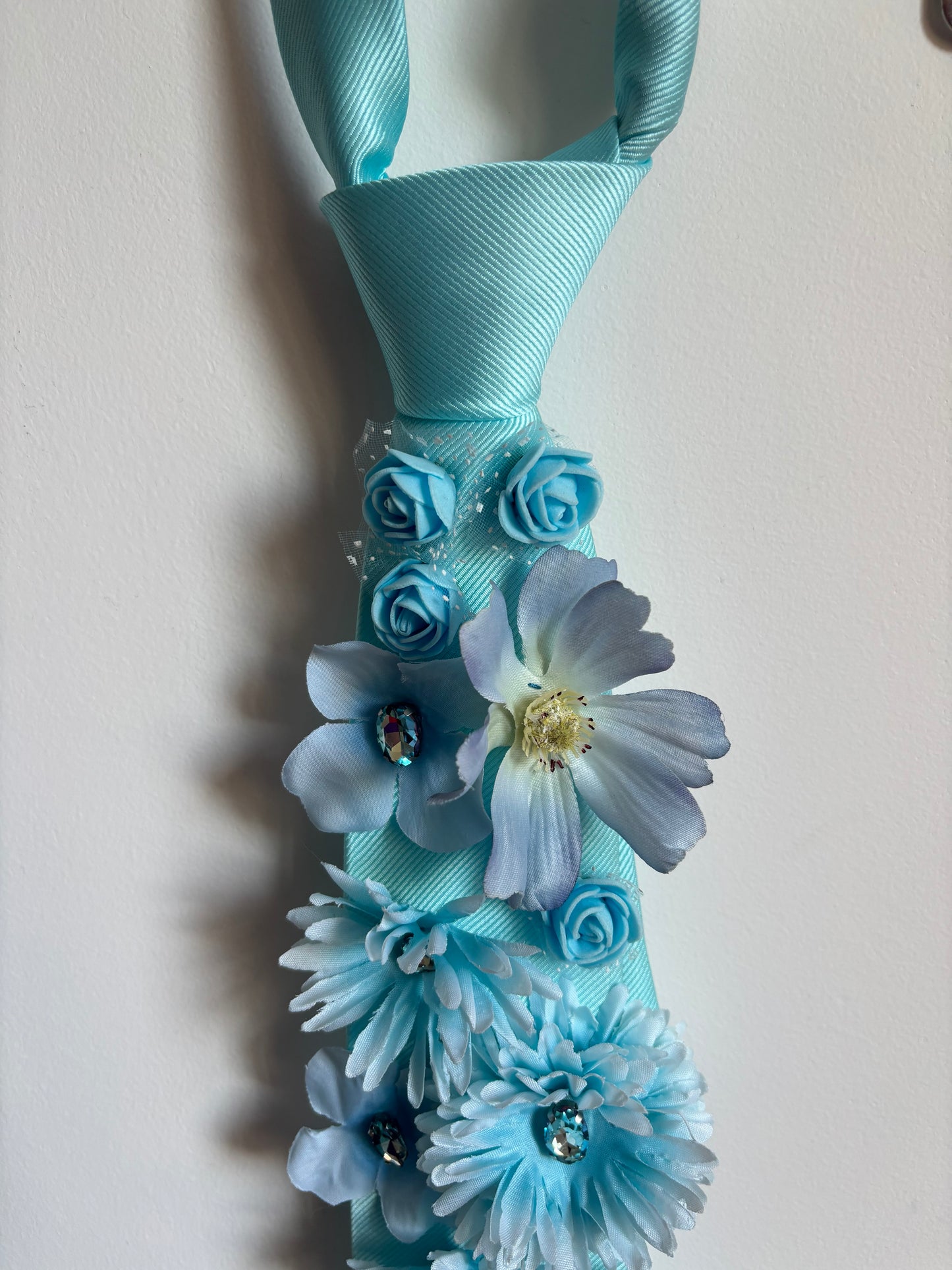 Cravate fleur bleue