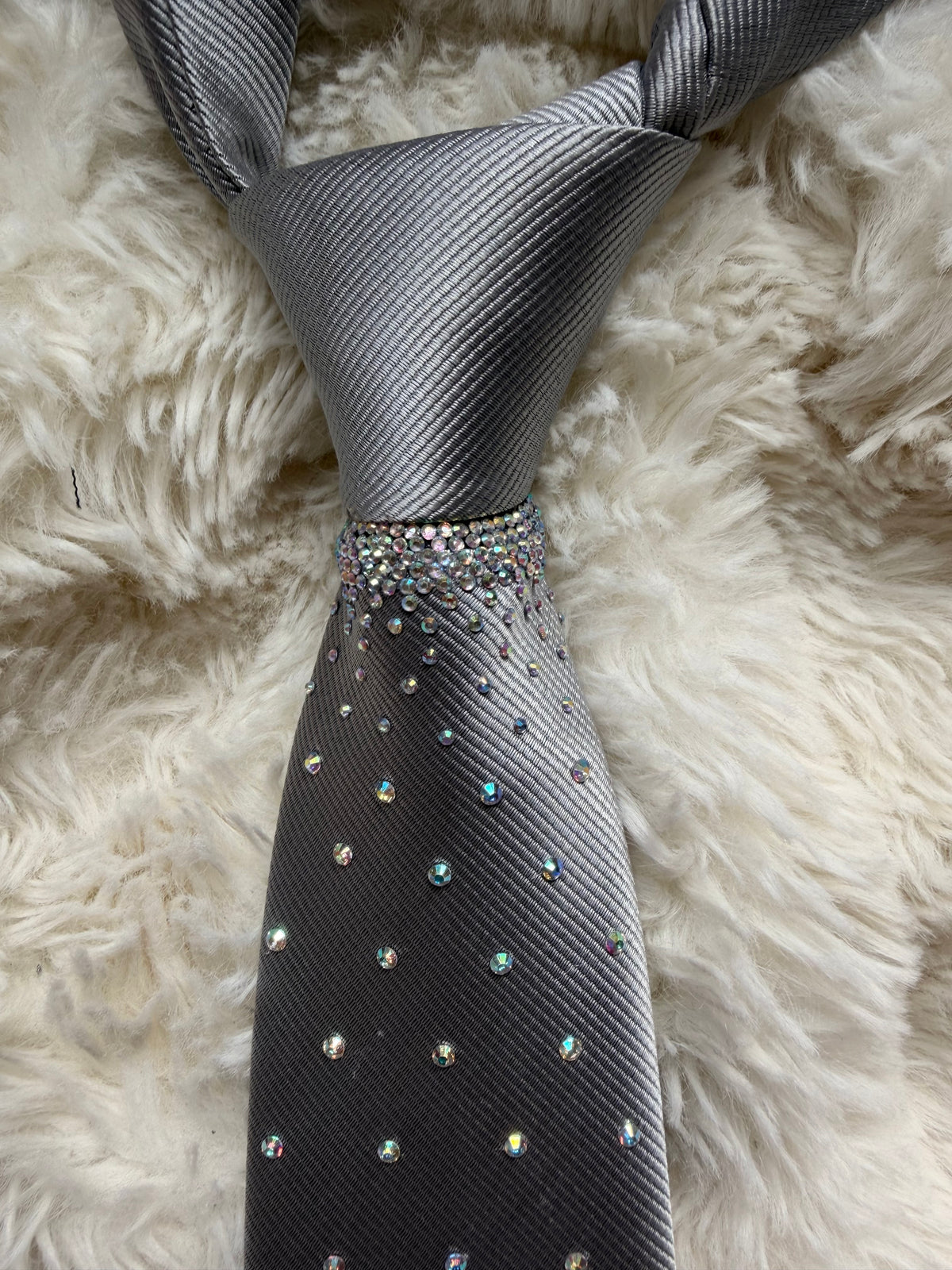 Cravate strass gris