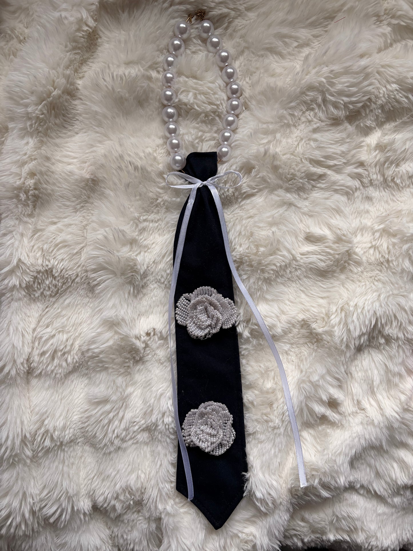 Cravate collier bleu marine