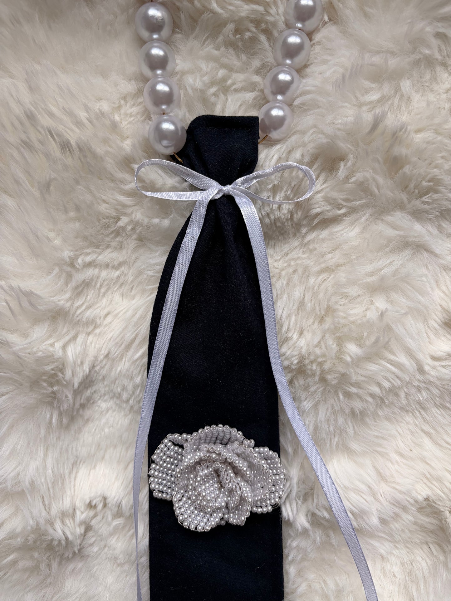 Cravate collier bleu marine