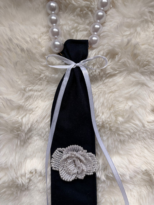 Cravate collier bleu marine